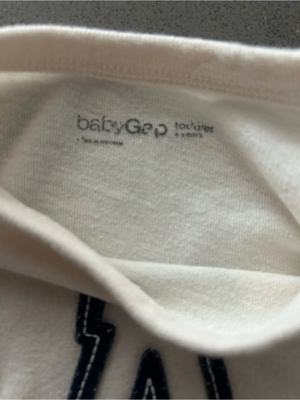 GAP Kids Long Sleeve T-Shirt Kids Size 4…